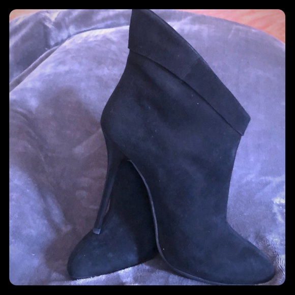 Giuseppe Zanotti Shoes - Black suede Zanotti Sz 41 Stacked stiletto bootie.